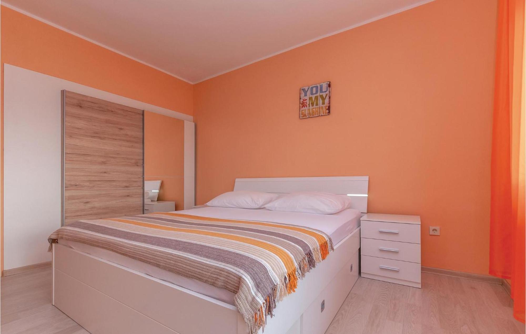 Cozy Home In Dolac With Kitchen Primošten Extérieur photo
