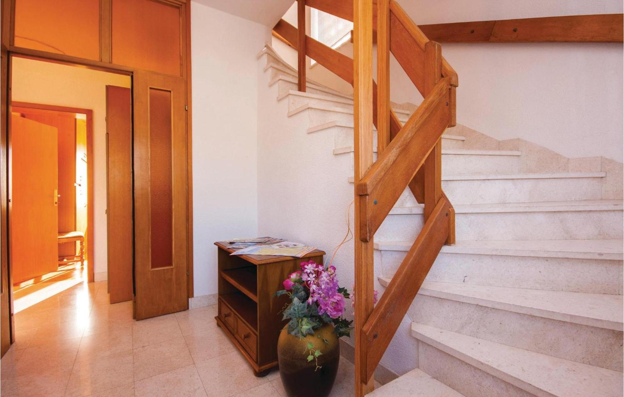Cozy Home In Dolac With Kitchen Primošten Extérieur photo
