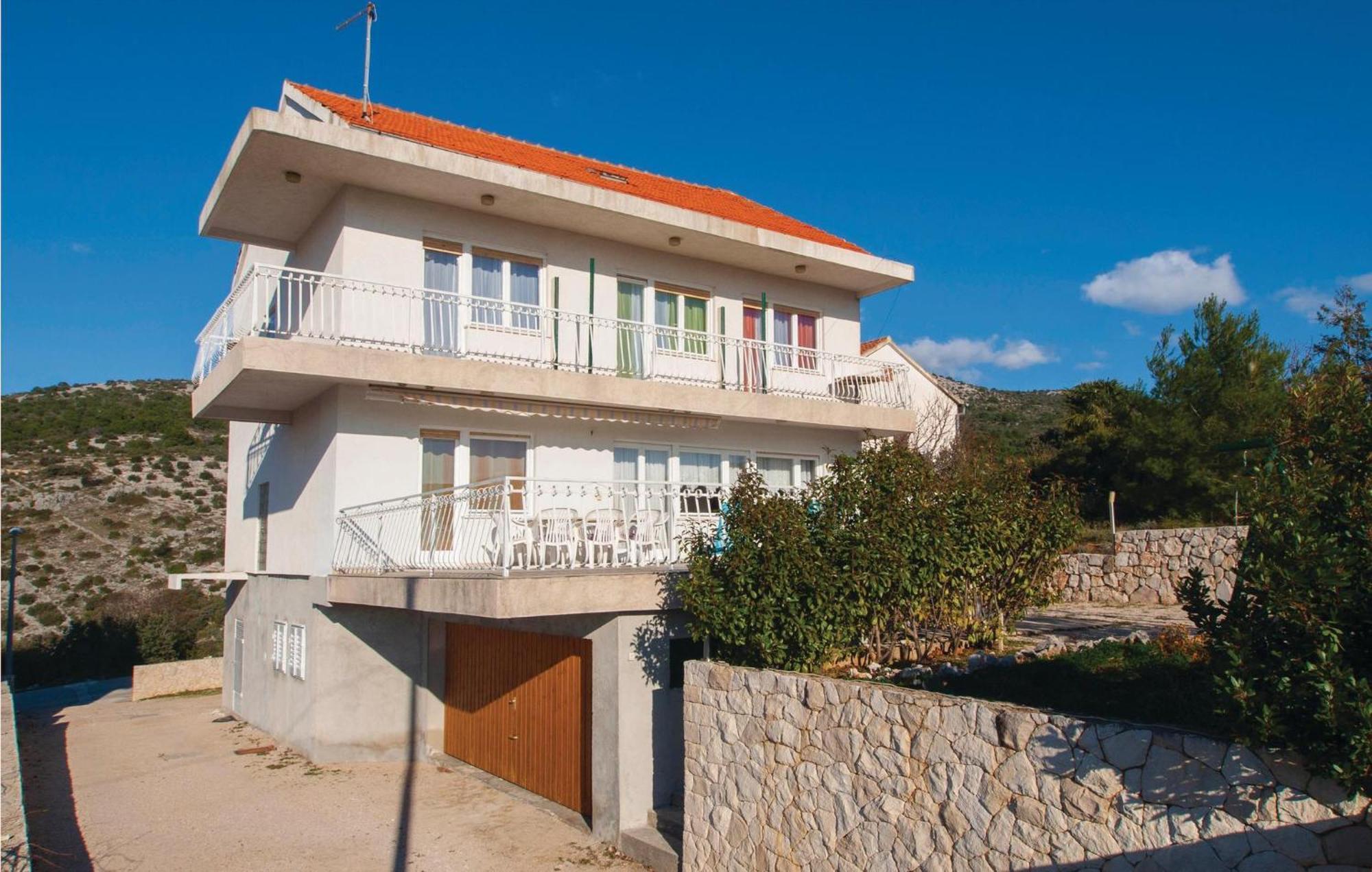 Cozy Home In Dolac With Kitchen Primošten Extérieur photo