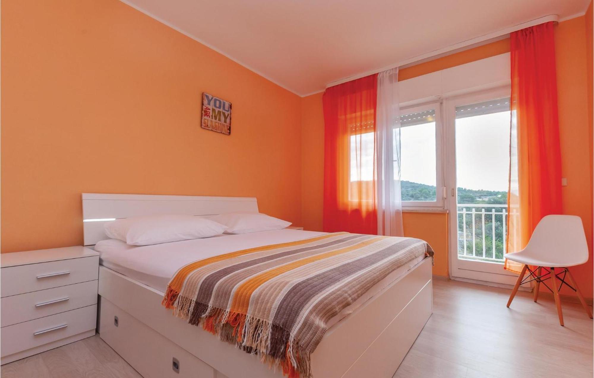 Cozy Home In Dolac With Kitchen Primošten Extérieur photo