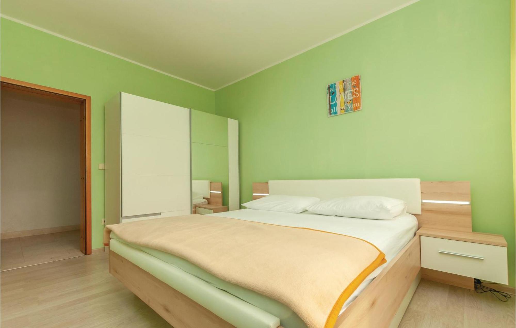 Cozy Home In Dolac With Kitchen Primošten Extérieur photo